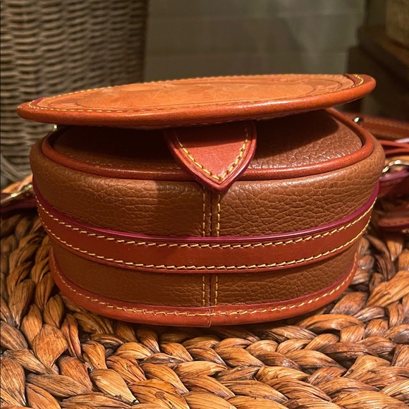 Dooney & Bourke Vintage Remake Big Duck Tan on Light Brown Leather Crossbody Bag - Picture 5 of 13